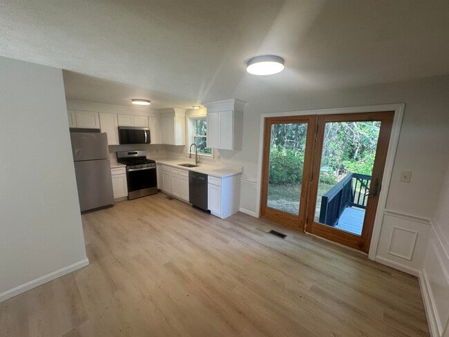 Building Photo - 5 Cabernet Ct
