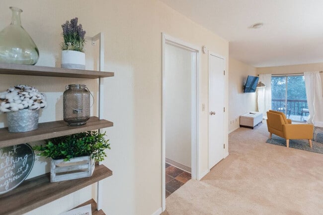 Building Photo - 722 Liberty Bell Blvd