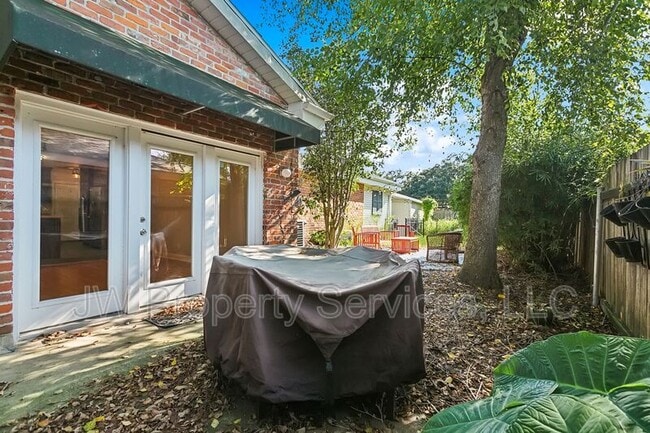 Building Photo - 5427 Charlotte Dr