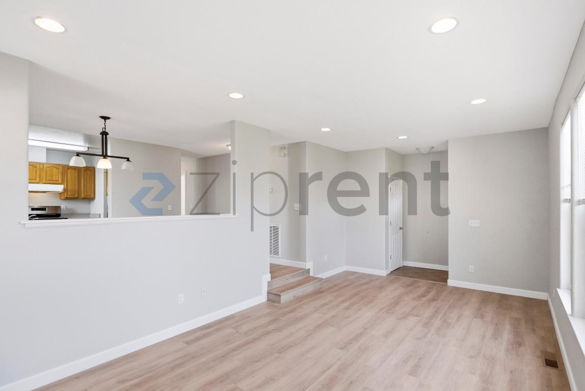 Building Photo - 2124 E 20th St