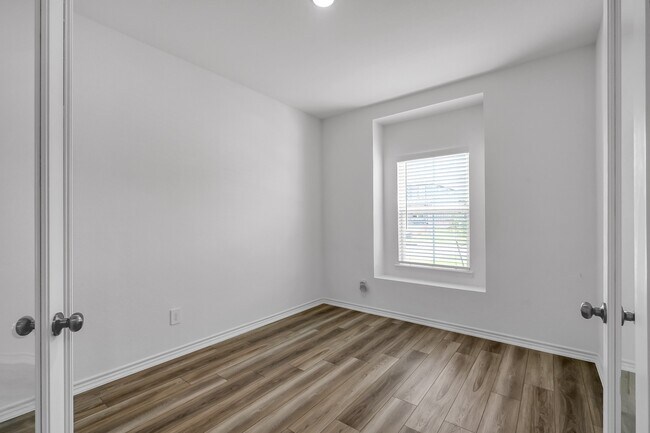 Building Photo - 551 Ruby Bnd Ln