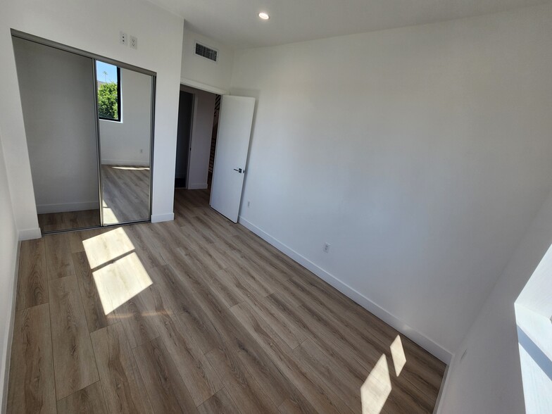 Building Photo - 6061 Fulton Ave