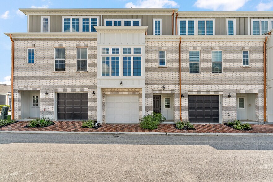 Elegance at it's finest - 119 Founders St