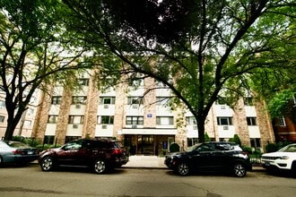 Building Photo - 630 W Wrightwood Ave