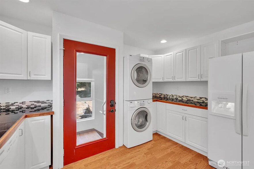 Kitchen / Laundry - 6519 Illahee Rd NE