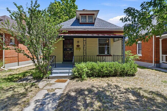 Building Photo - $2,845.95, 3 bed, 1 bath, located in Denver with New Appliances