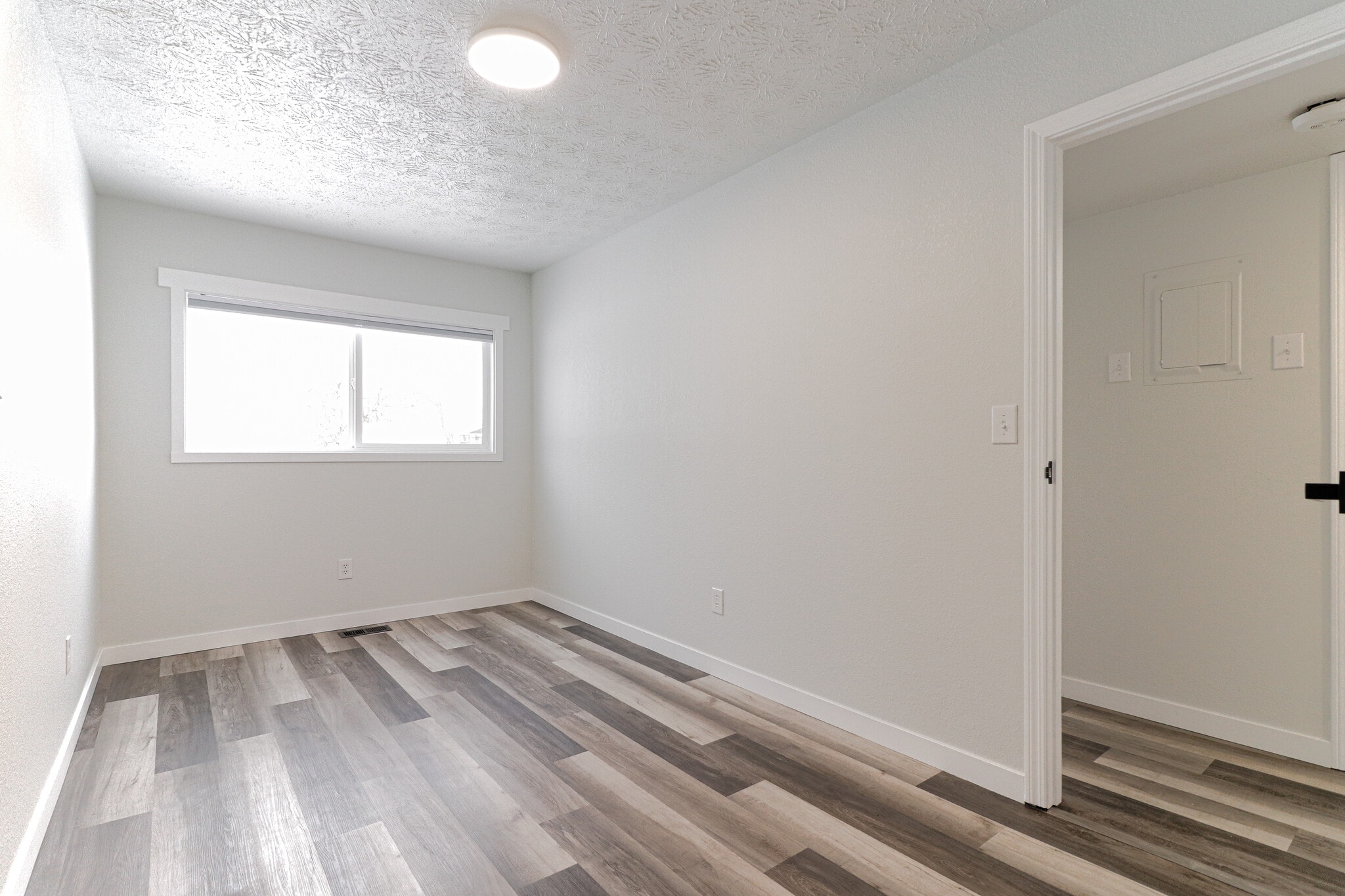 Building Photo - 8202 Mentra St