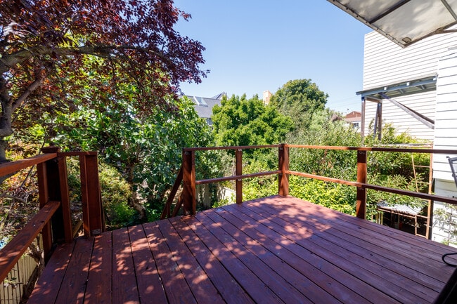 Building Photo - 2840 Bryant St