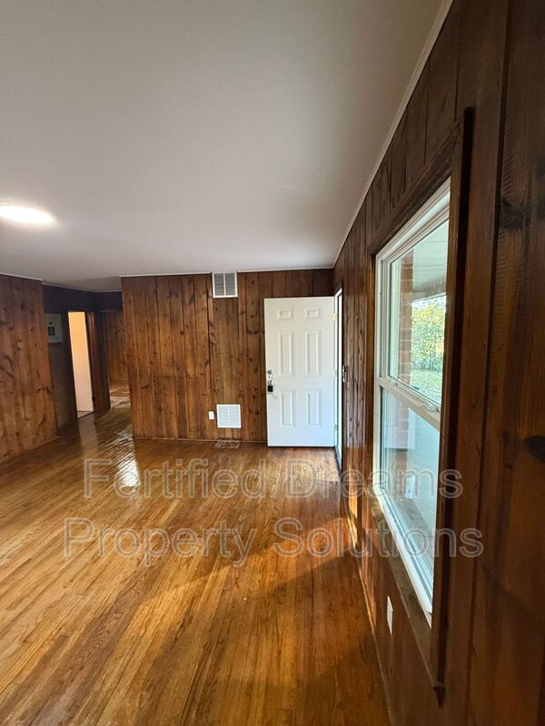 Building Photo - 908 Marsh St