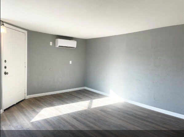 Building Photo - 7515 Bayway Dr