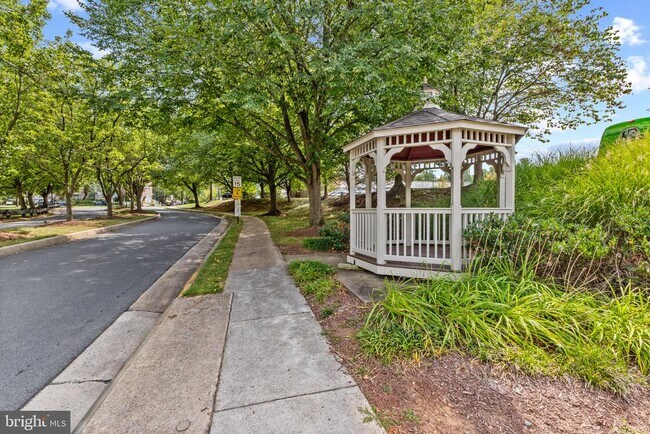 Building Photo - 106 Hackley Ct