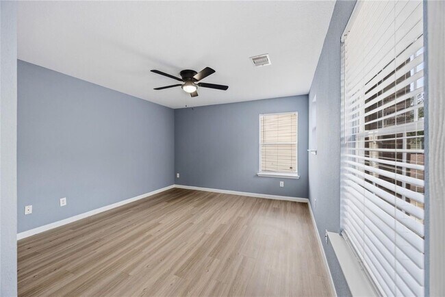 Building Photo - 8143 Sanders Forest Ct