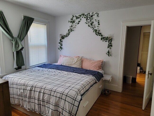 Building Photo - 49 Leslie Rd