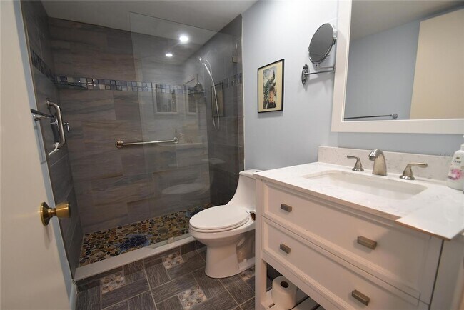 Building Photo - 1520 Pelican Point Dr