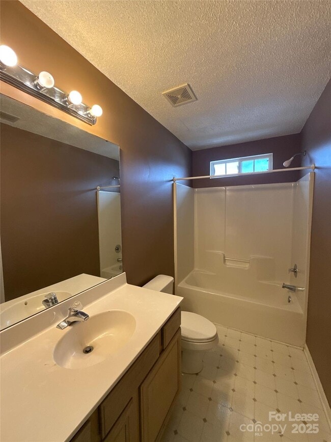 Building Photo - 1515 Sylvia Ct