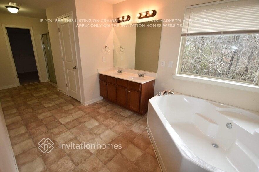 Building Photo - 2070 Stonebrook Dr