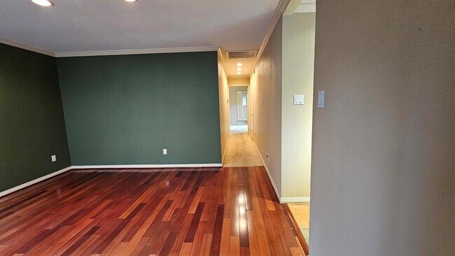 Building Photo - 4902 Westview Dr