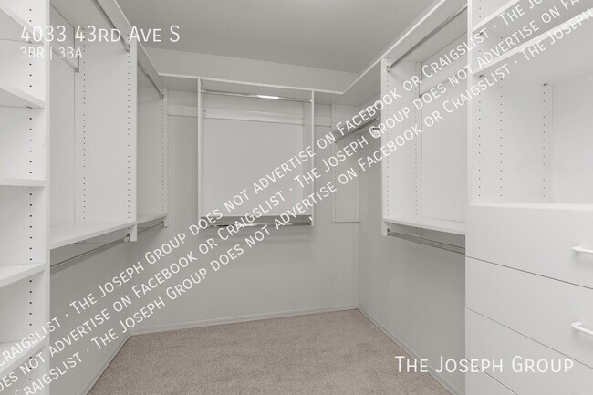 Building Photo - 4033 43rd Ave S