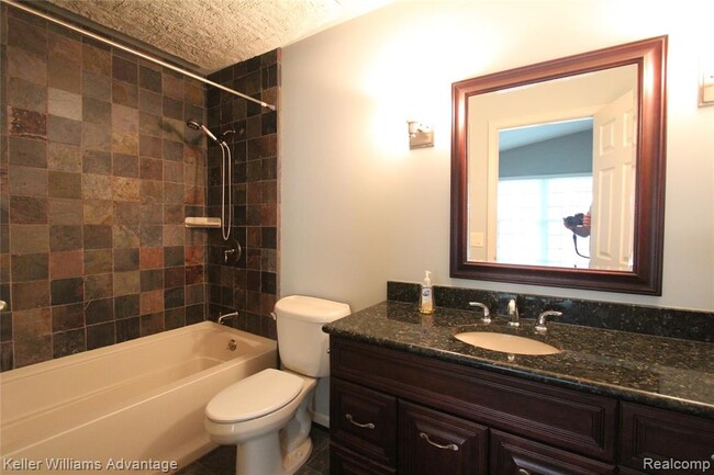 Building Photo - 40053 Crosswinds Rd