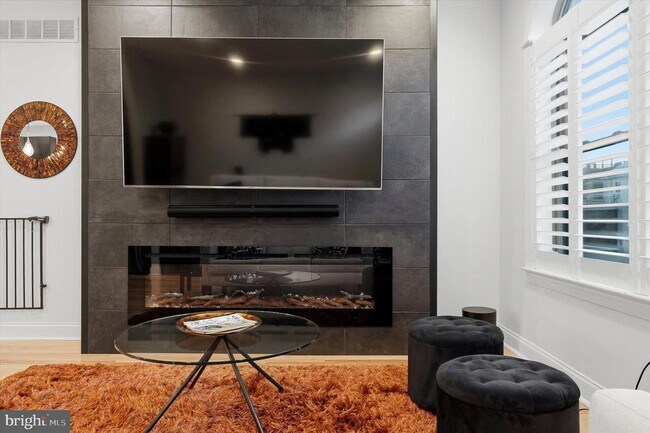 Building Photo - 159 Green Ln