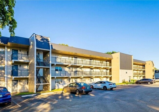 Building Photo - 7911 N Colony Cir