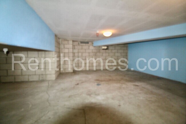 Building Photo - 13330 Via Bellarado