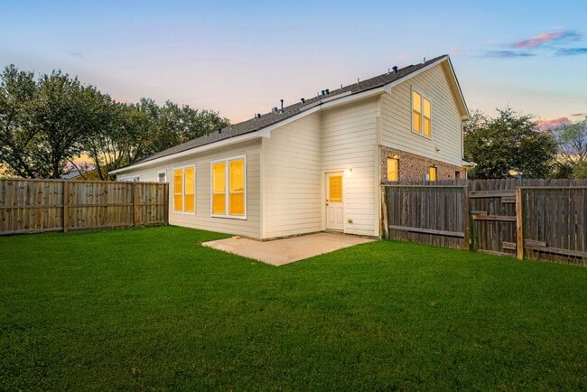 Building Photo - 5350 Brookway Dr