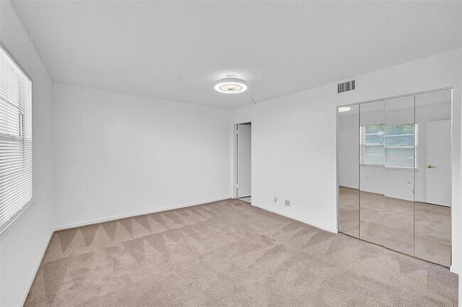 Building Photo - 3402 Bimini Ln