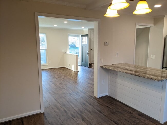 Building Photo - Renovated townhouse in established Frederick neighborhood ready now!