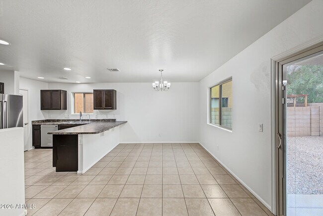 Building Photo - 6135 E Paradise Ln
