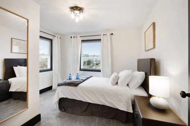 Building Photo - Beautifully Updated 3-Bedroom Home on a Corner Lot – Modern & Spacious!