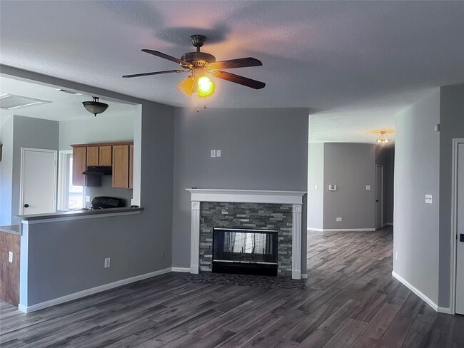 Building Photo - 1810 Village Ct Ln