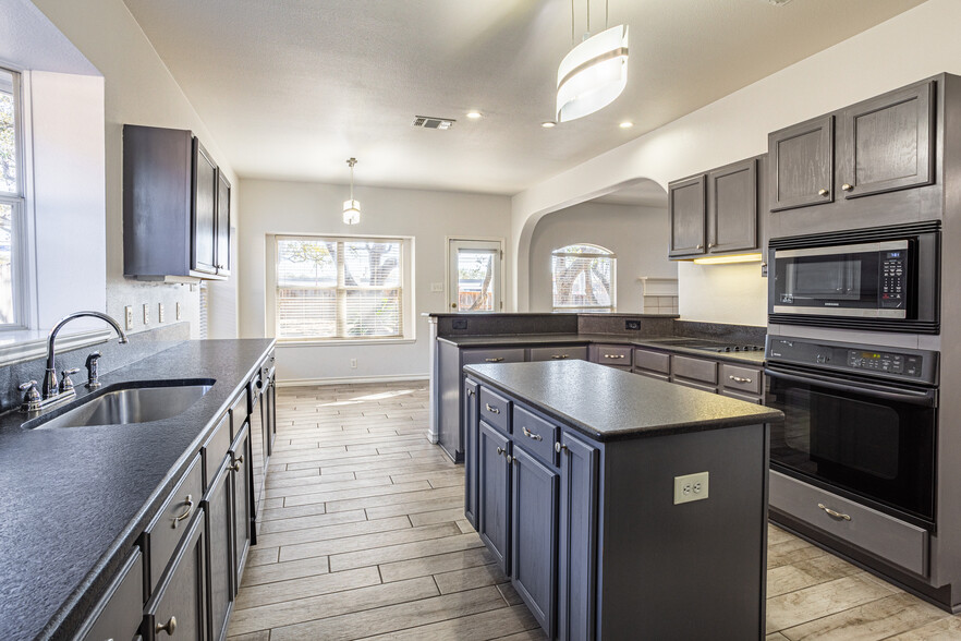 Kitchen - 7318 Chimney Bluff