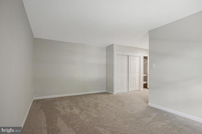 Building Photo - 15 Silverwood Cir