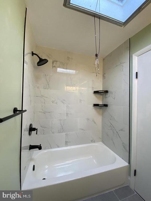 Building Photo - 12639 Biscayne Dr