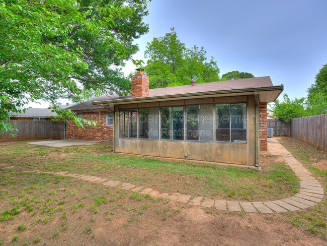 Building Photo - 1706 High Meadows Dr