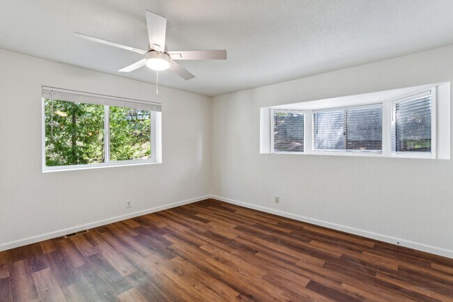 Building Photo - 1351 Montreal Dr
