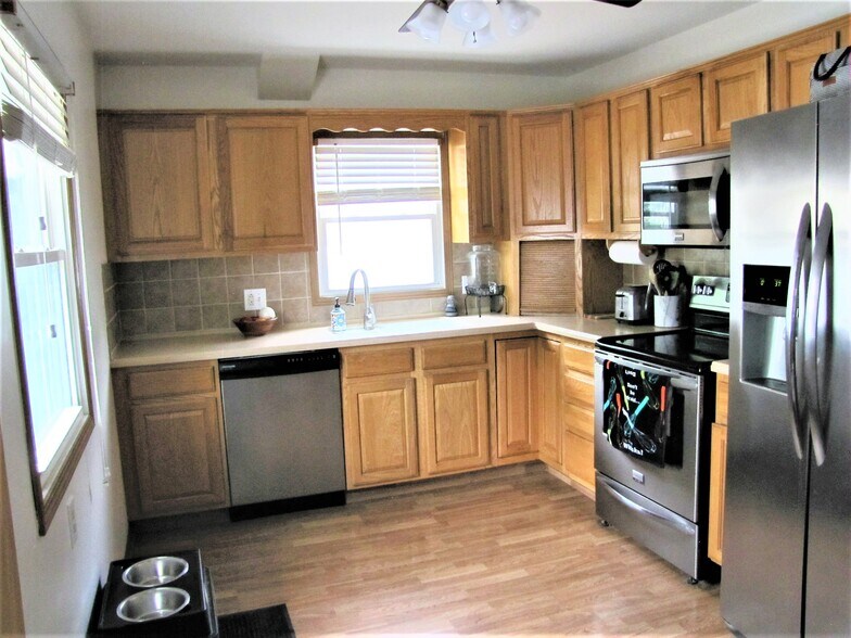 Kitchen - 7701 Grover St