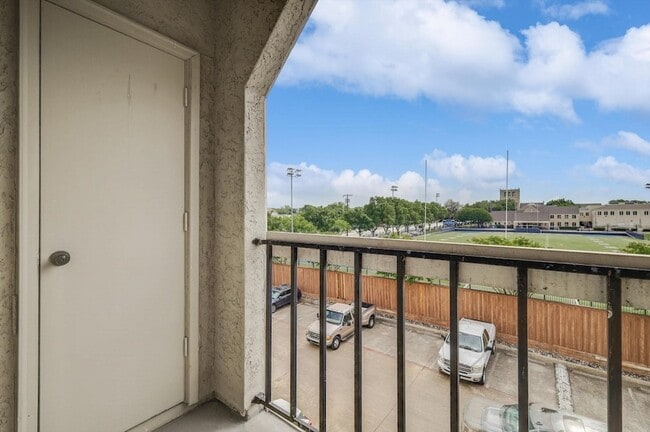 Building Photo - 4800 W Lovers Ln