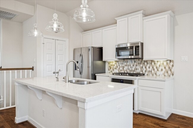 Building Photo - 10604 Centre Glade Dr