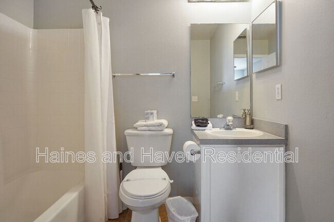 Building Photo - 323 Castlemain Cir