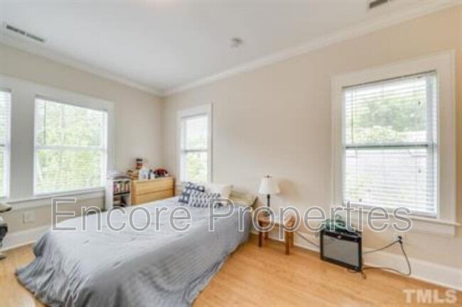 Building Photo - 1002 Monmouth Ave