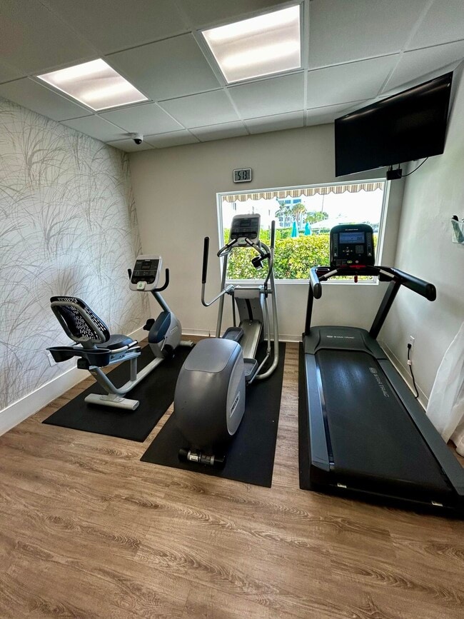 Building Photo - 2840 S Ocean Blvd