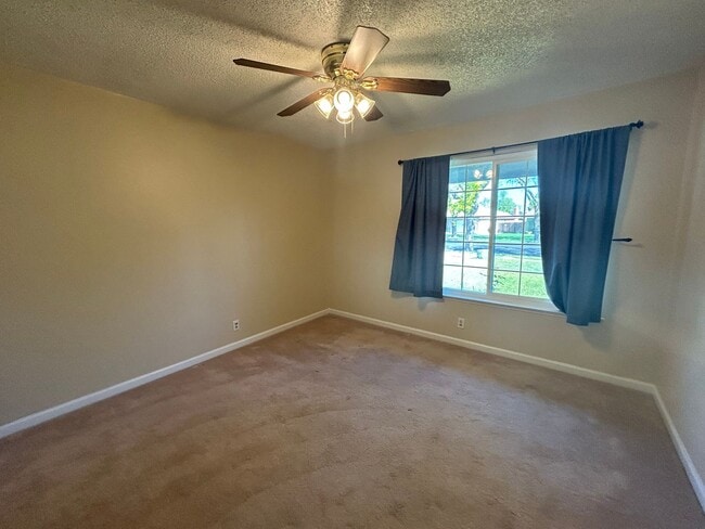 Building Photo - 670 Northwood Dr