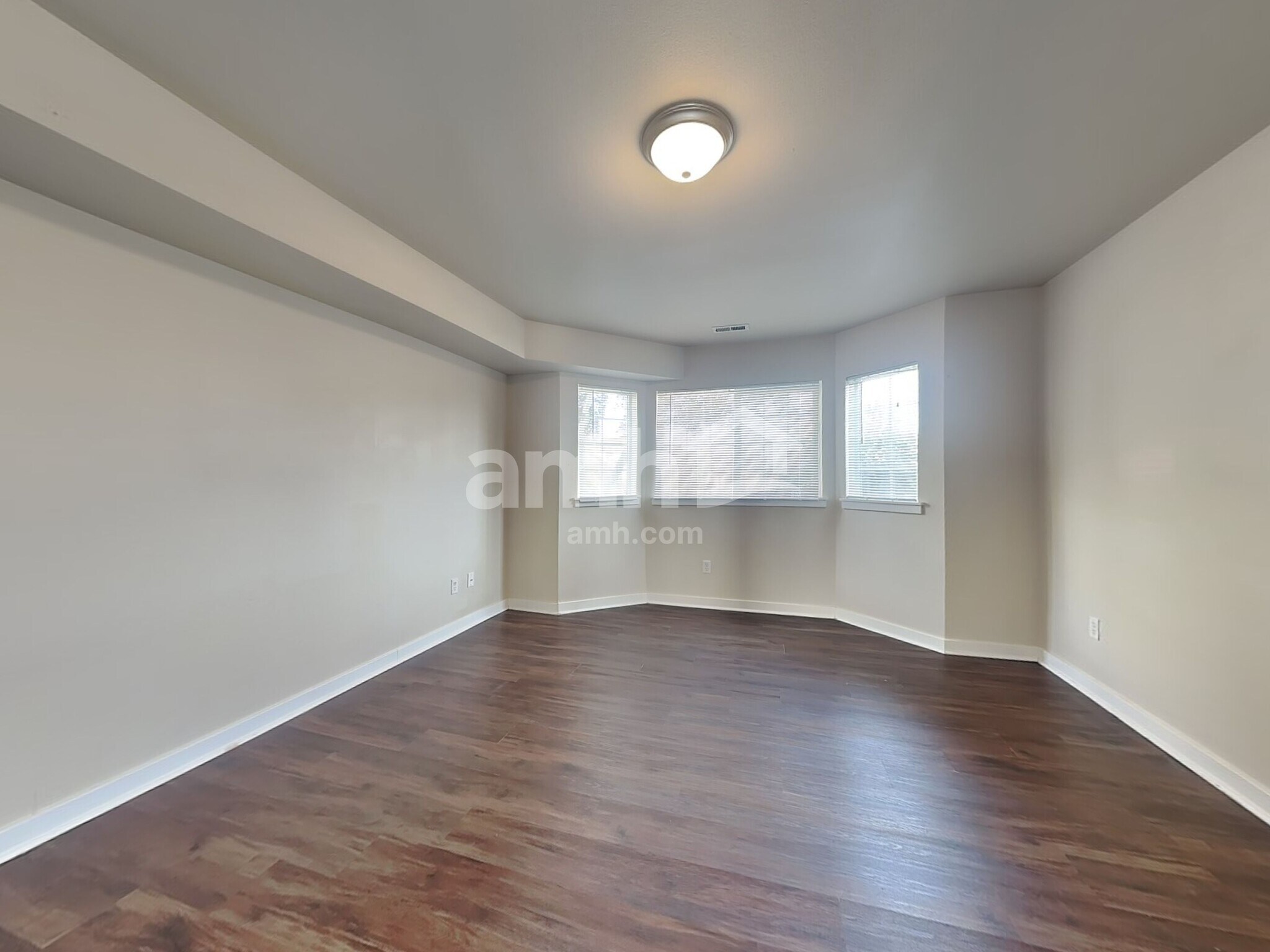 Building Photo - 1327 Whitehouse Ave