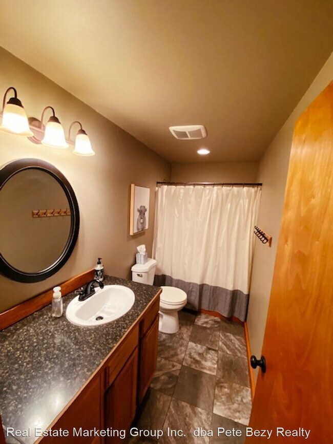 Building Photo - 4 br, 3 bath House - 382-60 Butts Rd