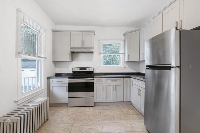 Building Photo - 281 Violet Ave
