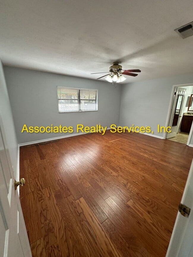 Building Photo - Beautiful Large Home with Screened Pool in Buckingham West!