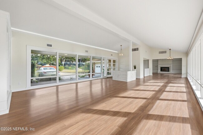 Building Photo - 330 San Juan Dr