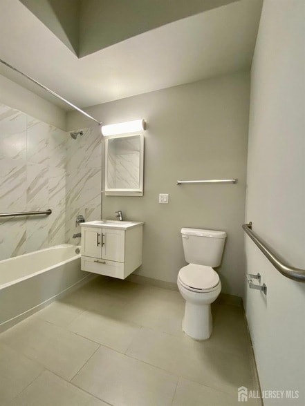 Building Photo - 22 Center St